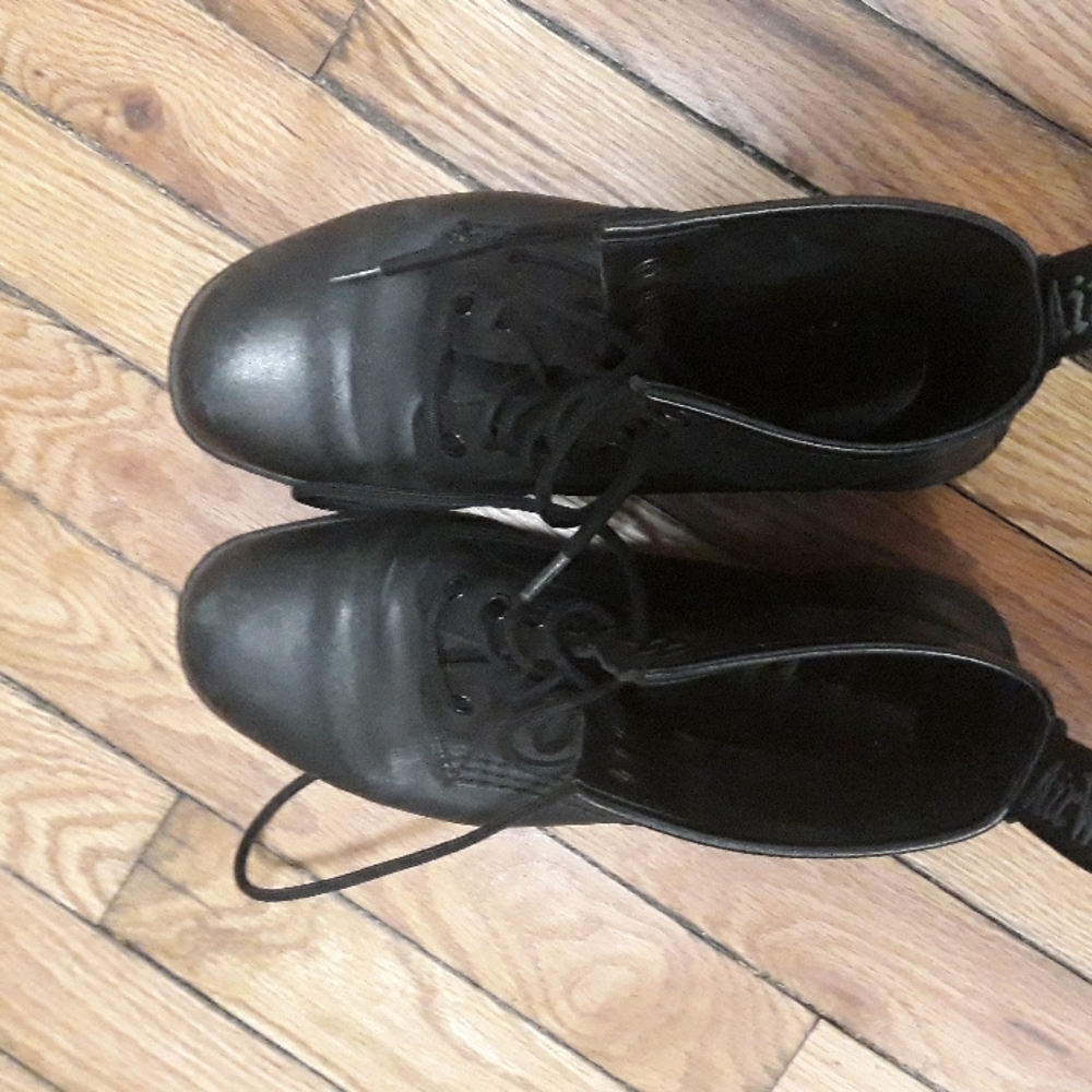 Dr. Martens 8 eye lace up boots